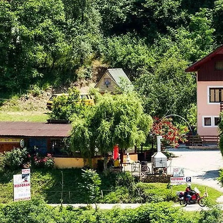 אתר קמפינג Rafting Stari Dud